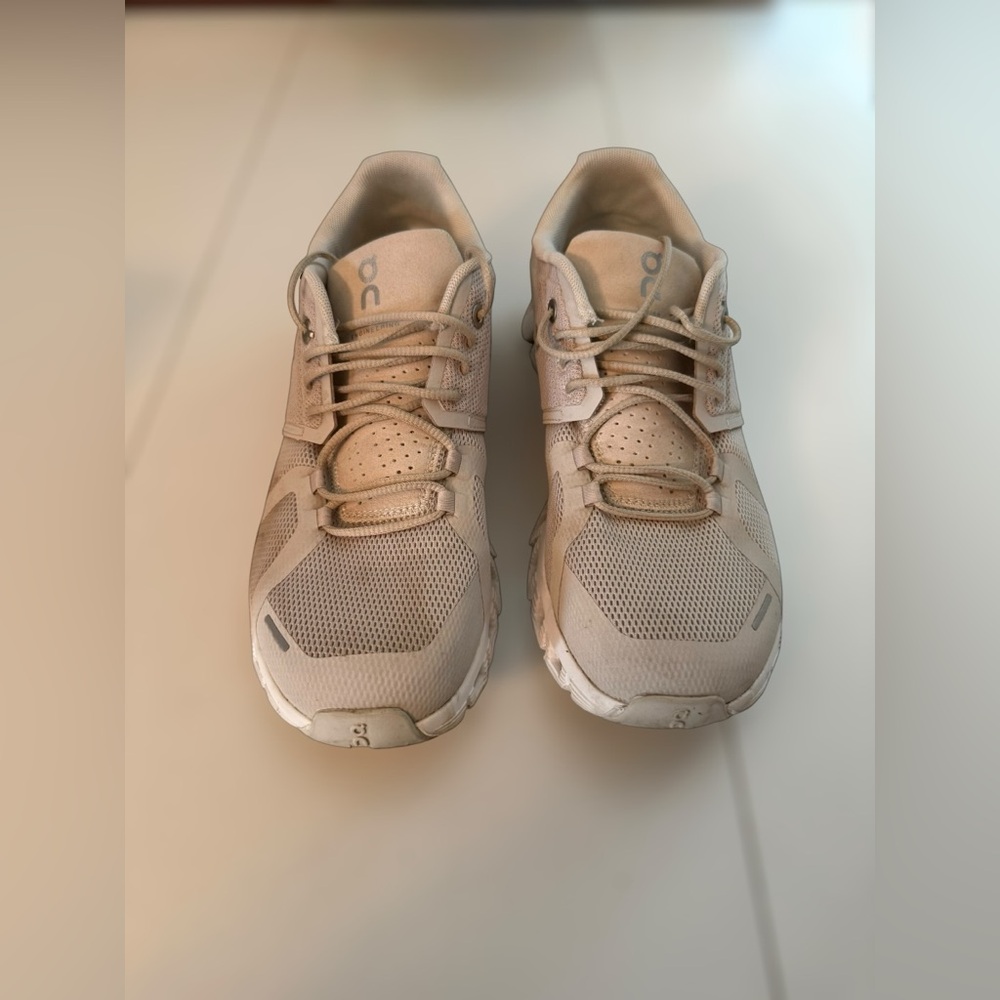 On Clouds Women's Athletic Shoes
